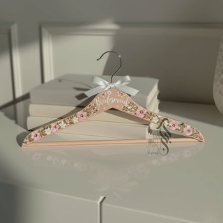 هنگر طراحی شده چوبی👗